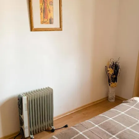 South Facing Balcony 1 Br דירה *
